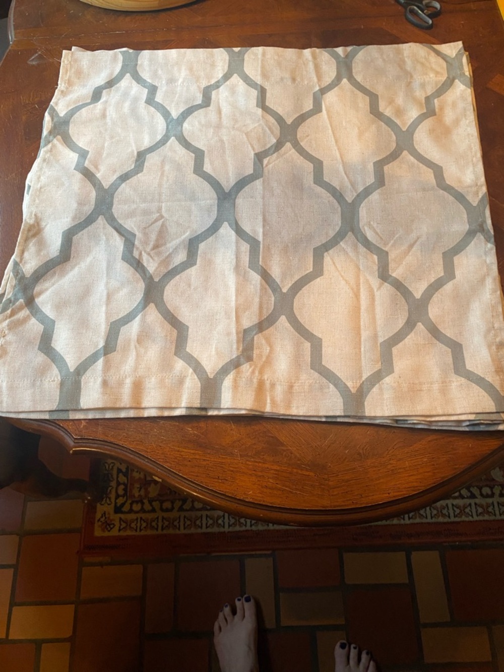 8 panels Green on cream Moroccan tile design